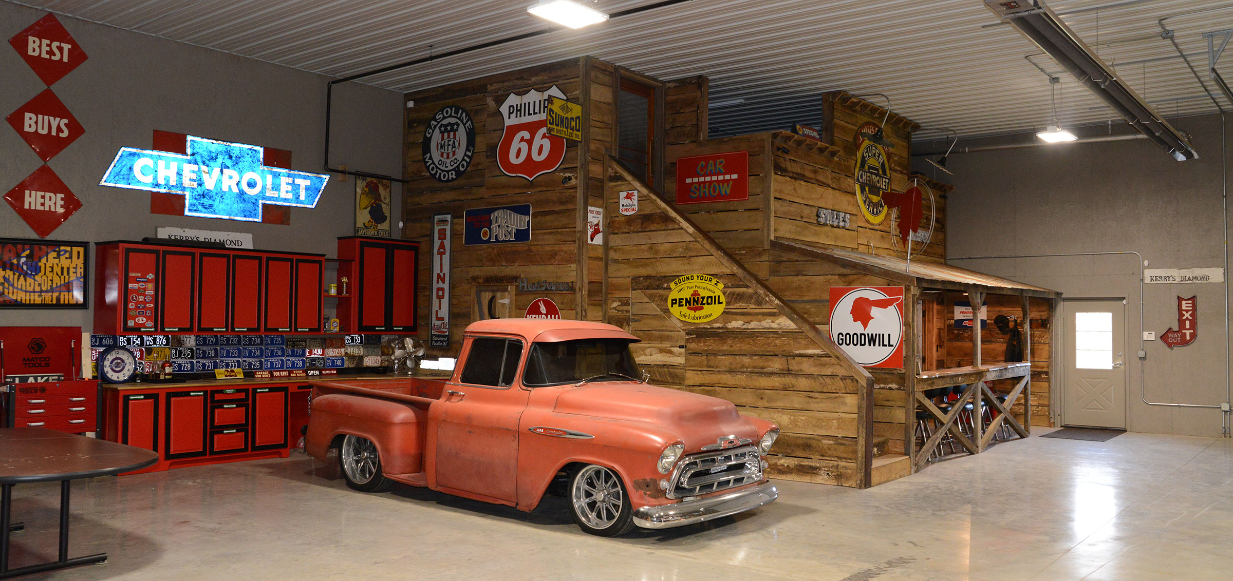 Suburban Garage Shop